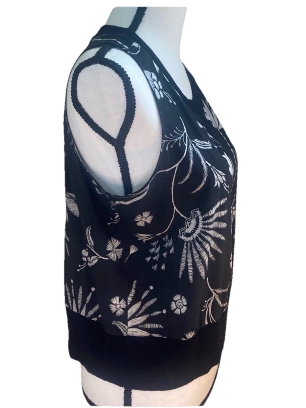 Althleta Sz Small Black Floral Print Ribbed Shell Zephyr Tank Top Black UPF 50+ - Picture 5 of 16